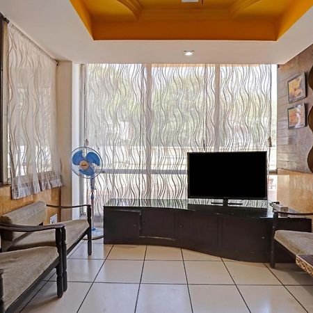 Oyo Flagship 80463 Hotel Mini Palace Vadodara Extérieur photo