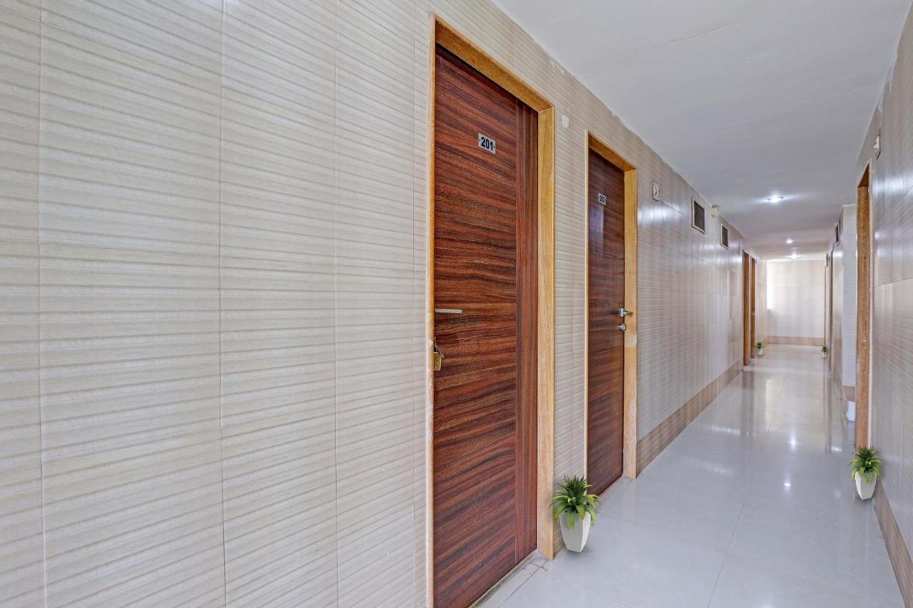 Oyo Flagship 80463 Hotel Mini Palace Vadodara Extérieur photo