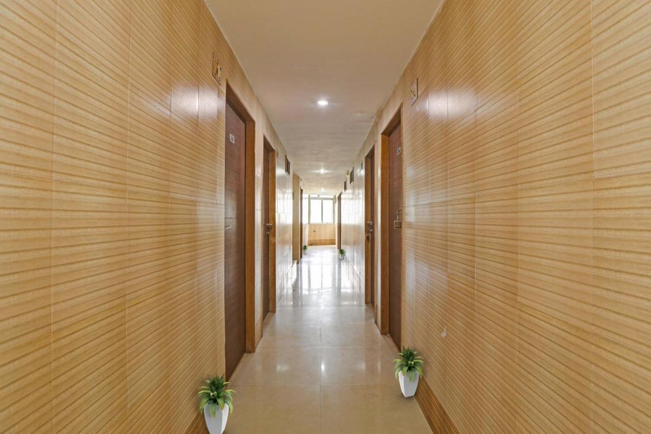 Oyo Flagship 80463 Hotel Mini Palace Vadodara Extérieur photo