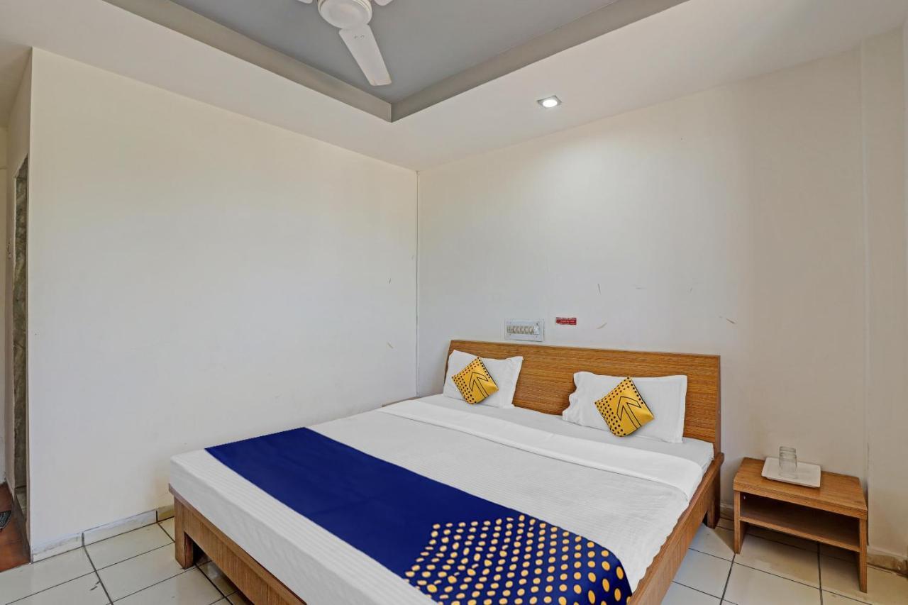 Oyo Flagship 80463 Hotel Mini Palace Vadodara Extérieur photo