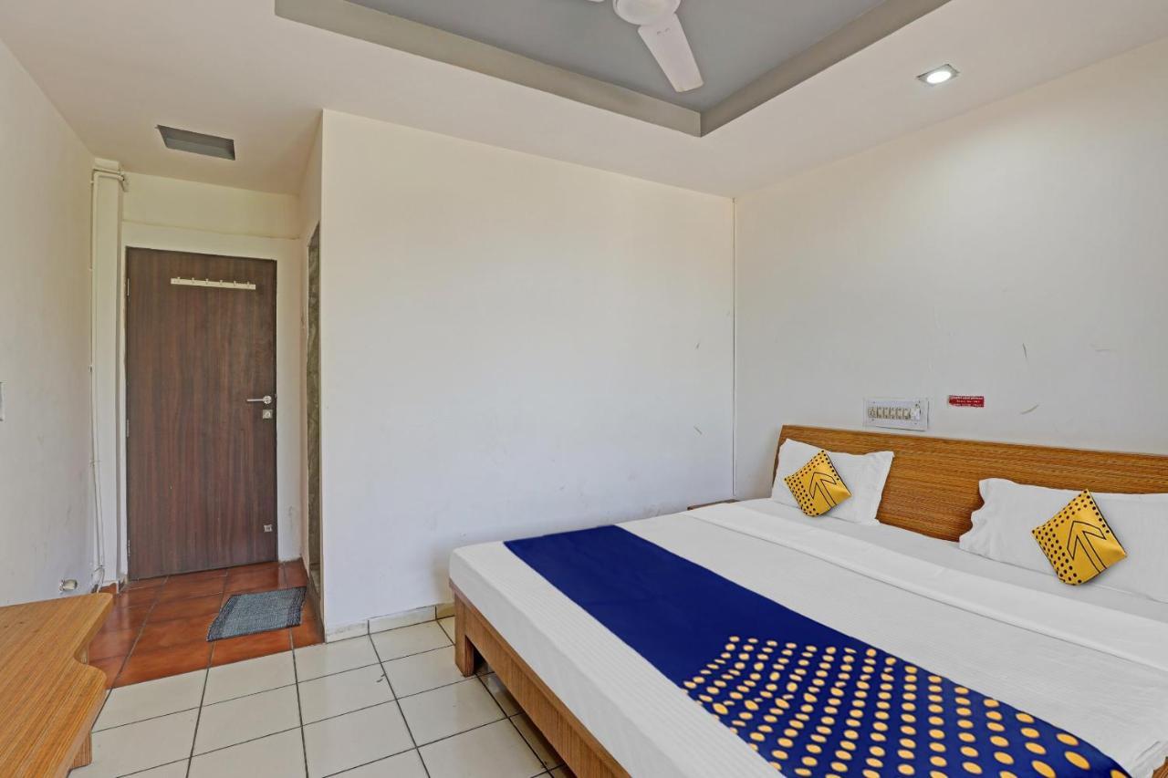 Oyo Flagship 80463 Hotel Mini Palace Vadodara Extérieur photo