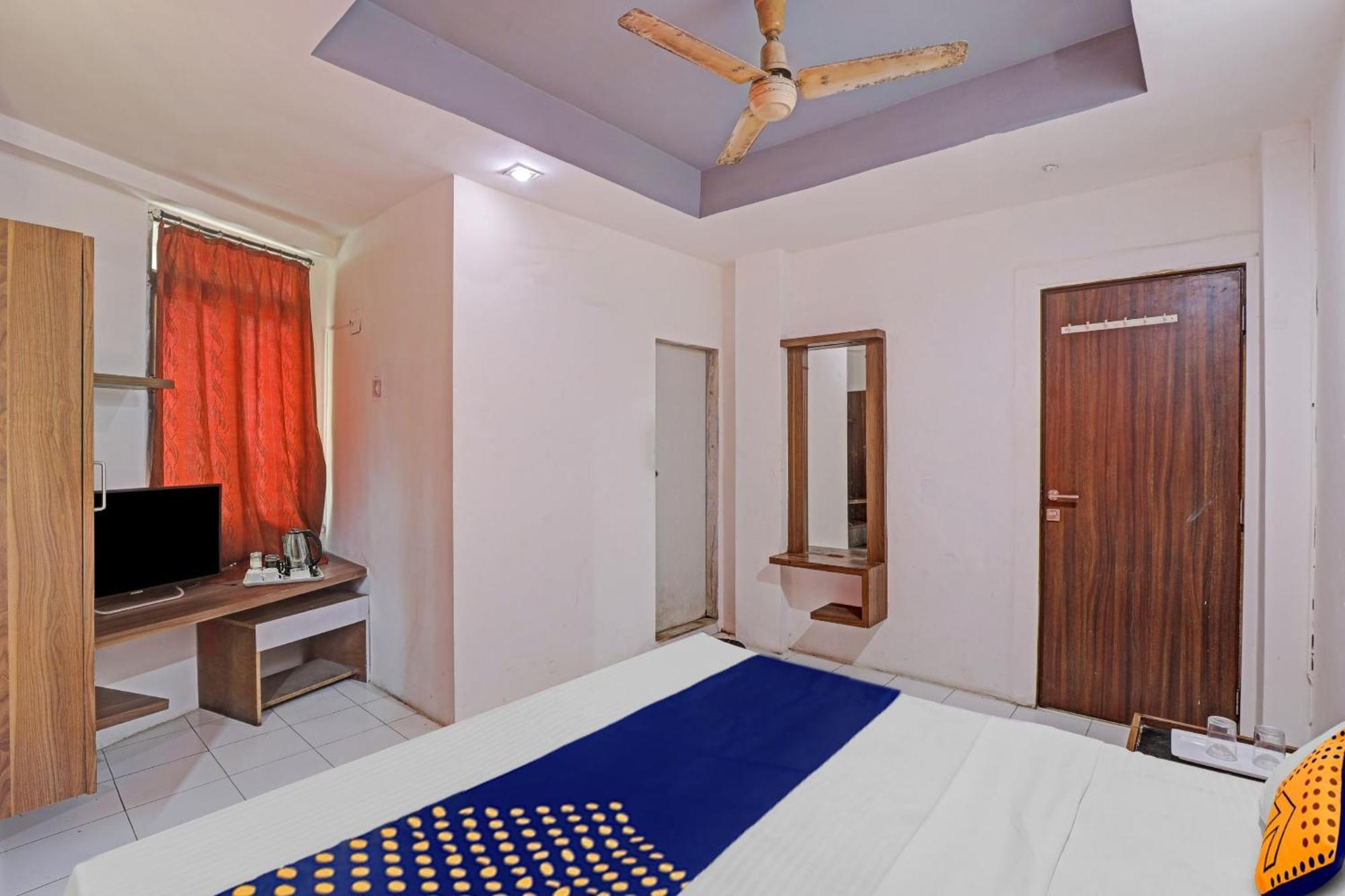 Oyo Flagship 80463 Hotel Mini Palace Vadodara Extérieur photo